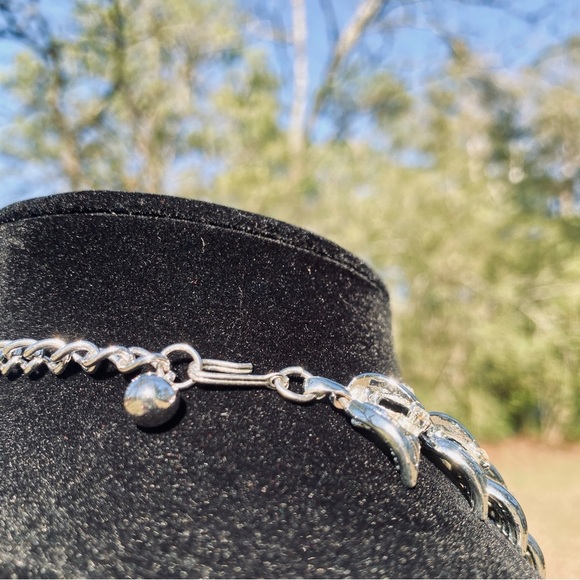 Vintage Silver Tone Rhinestone Collar Necklace w. Hook Clasp Leaf Design - Picture 5 of 7